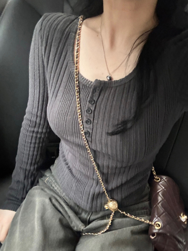 Big U-neck buttoned pit striped long-sleeved T-shirt, gentle crop top