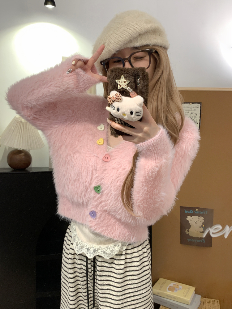 Actual shot of niche fashionable colorful buckle V-neck furry sweater with design sense, feminine short top and jacket
