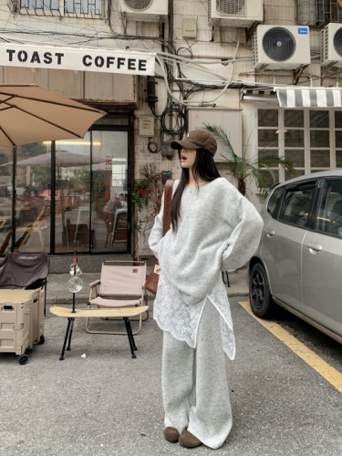 Knitted loose autumn and winter ins versatile knitted sweater suit with lace layered skirt
