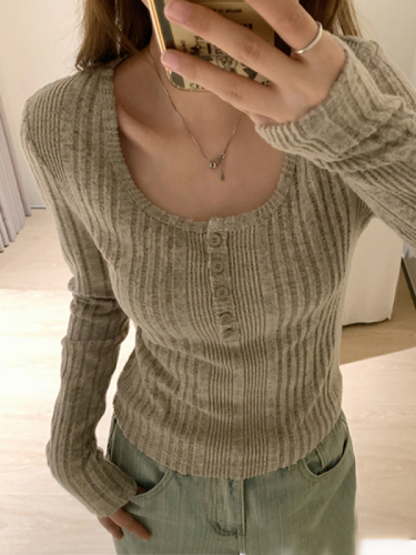 Big U-neck buttoned pit striped long-sleeved T-shirt, gentle crop top
