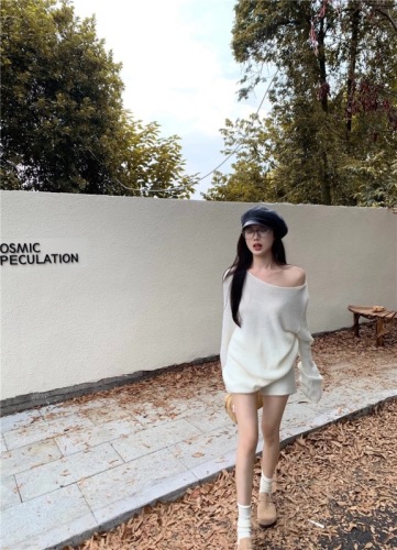 South Korea's Dongdaemun Tea Style Outfit Set Hot Girl One-shoulder Long-Sleeved Sweater Women's Autumn and Winter Knitted Shorts Two-piece Set