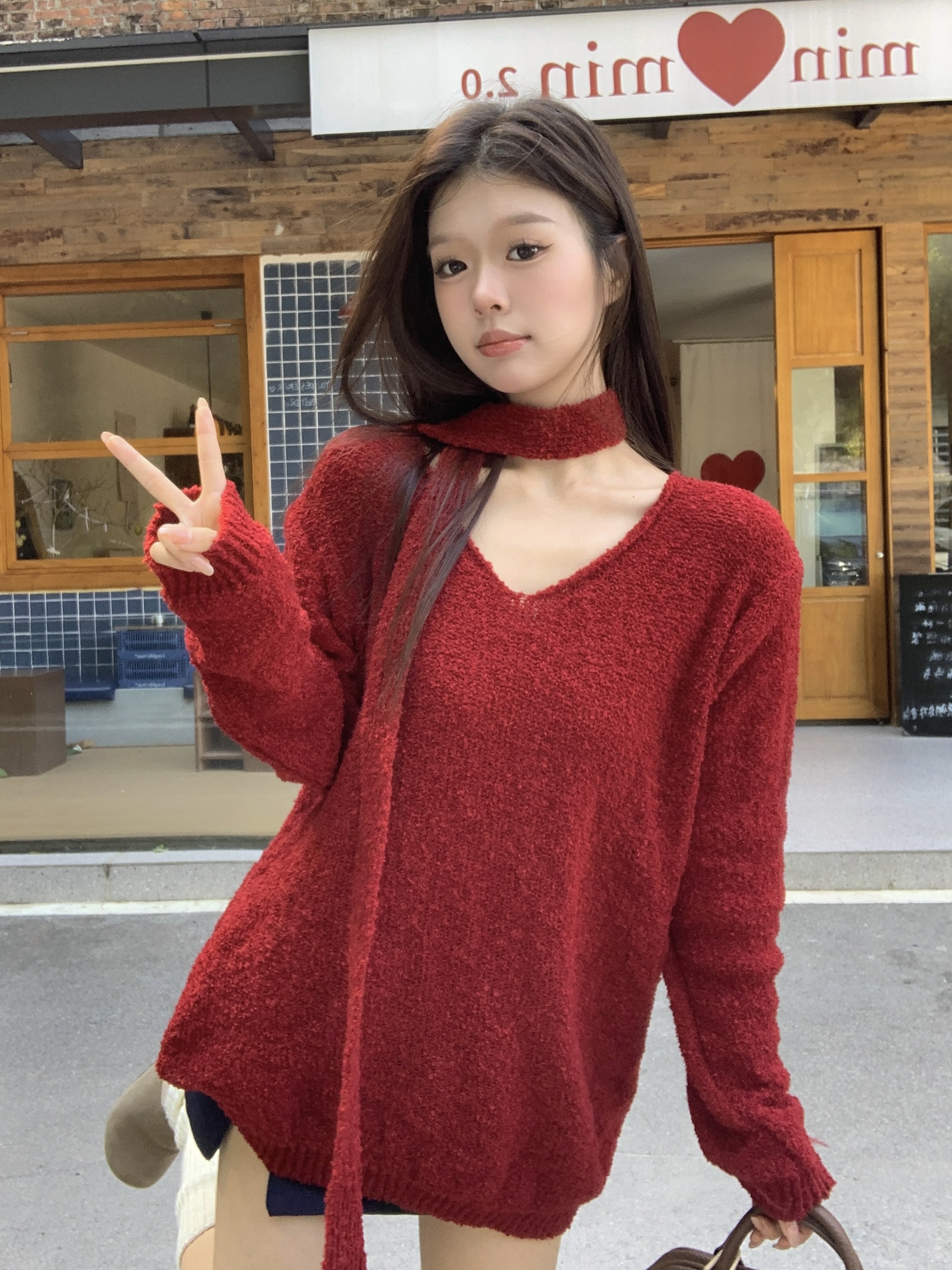 Actual shot of the new Korean style red loose v-neck sweater, high-end lazy style long-sleeved top
