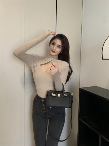 Actual shot of Autumn and winter design half turtleneck long-sleeved bottoming shirt, slim fit and cross-over temperament knitted top