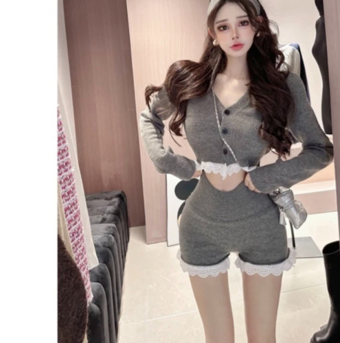 South Korea's Dongdaemun sweet heartba Guaiguai white lace long-sleeved sweater top shorts gray knitted suit