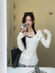 White v-neck stacked long-sleeved T-shirt for women in autumn new slim fit sweet hot girl trendy shoulder top