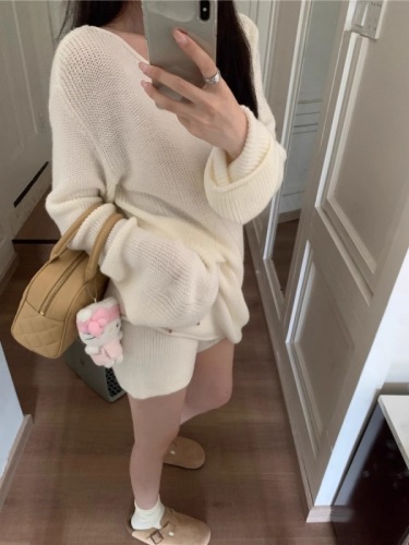 South Korea's Dongdaemun Tea Style Outfit Set Hot Girl One-shoulder Long-Sleeved Sweater Women's Autumn and Winter Knitted Shorts Two-piece Set