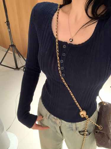 Big U-neck buttoned pit striped long-sleeved T-shirt, gentle crop top