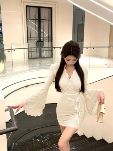 Photographed! Lace V-neck trumpet sleeve dress, sexy temperament, waist-cinching, slimming, bustier short skirt