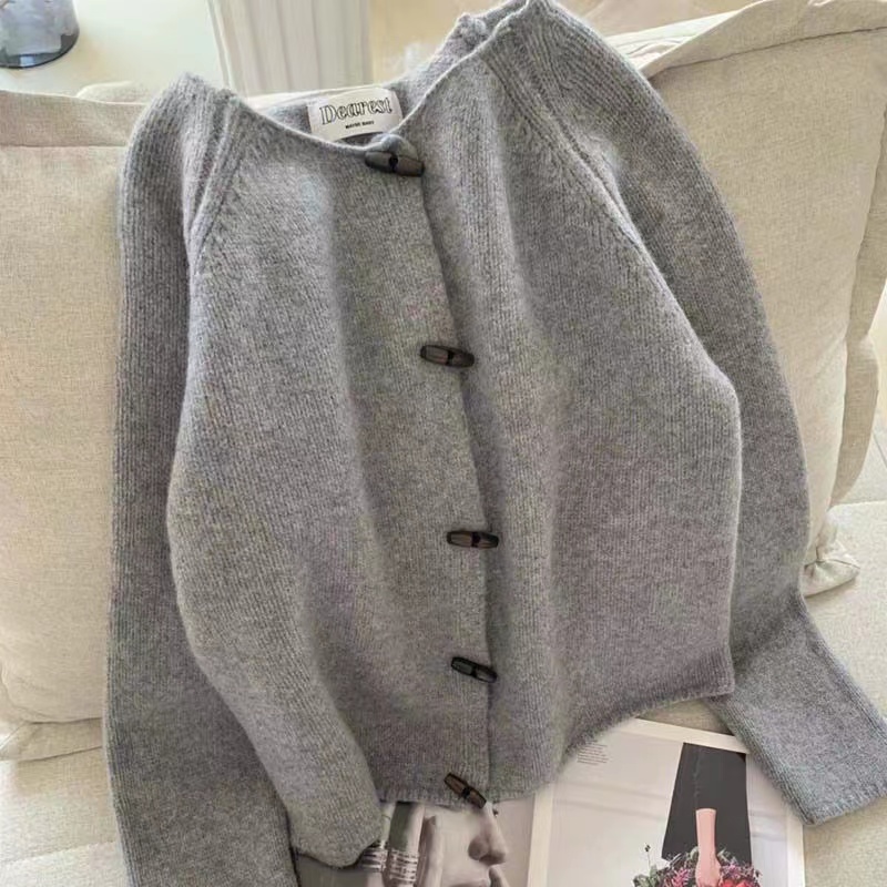 Korean 23 winter retro horn button sweater cardigan thick college style versatile loose short sweater jacket for women