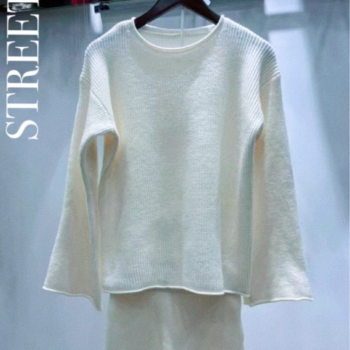 South Korea's Dongdaemun Tea Style Outfit Set Hot Girl One-shoulder Long-Sleeved Sweater Women's Autumn and Winter Knitted Shorts Two-piece Set