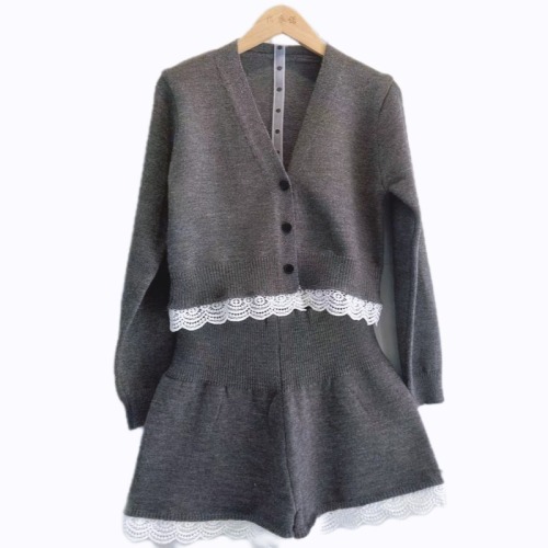 South Korea's Dongdaemun sweet heartba Guaiguai white lace long-sleeved sweater top shorts gray knitted suit