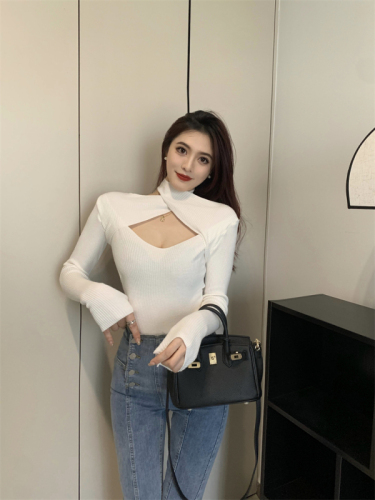 Actual shot of Autumn and winter design half turtleneck long-sleeved bottoming shirt, slim fit and cross-over temperament knitted top