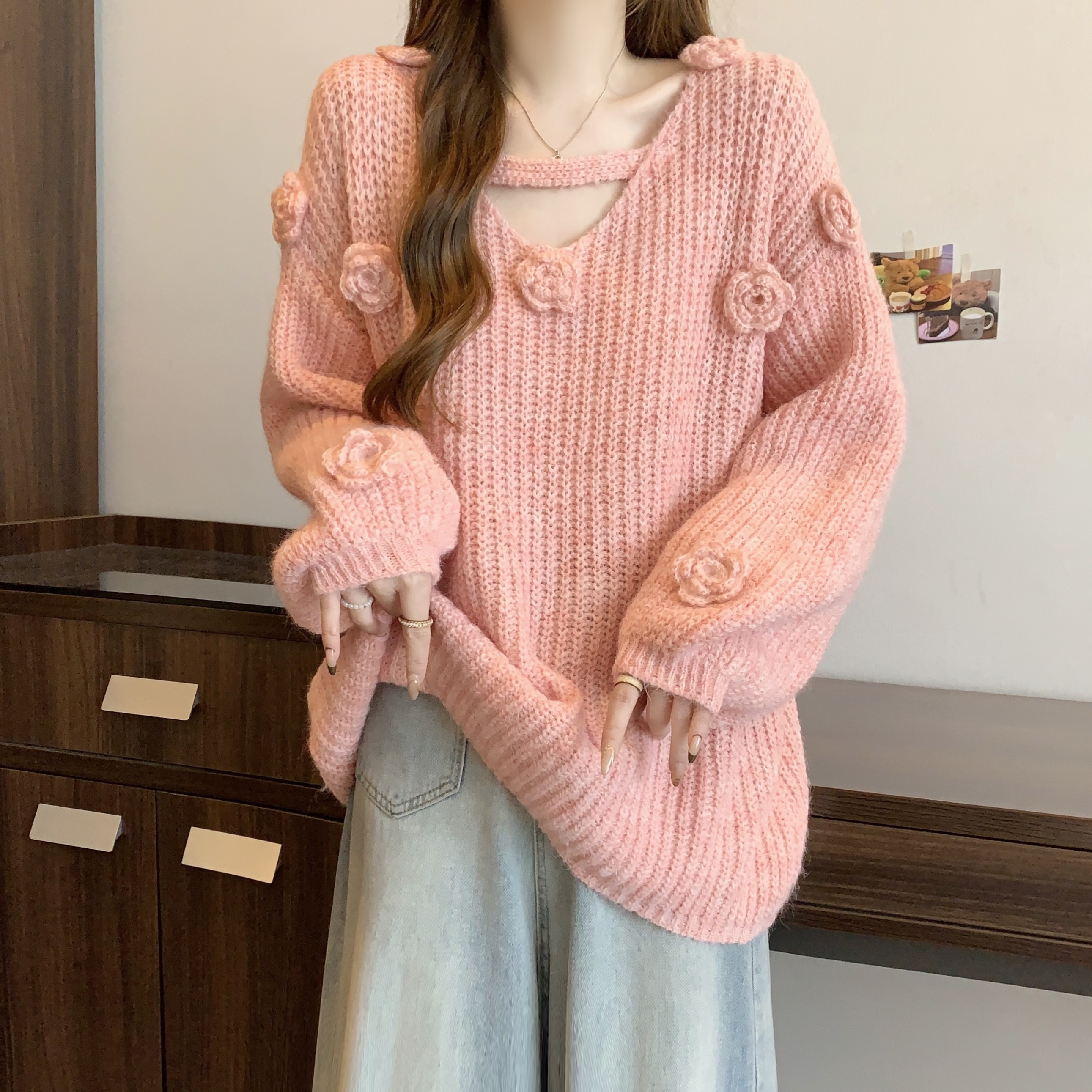 Actual shot of large size Korean internet celebrity lady's loose solid color V-neck slim floral sweater top