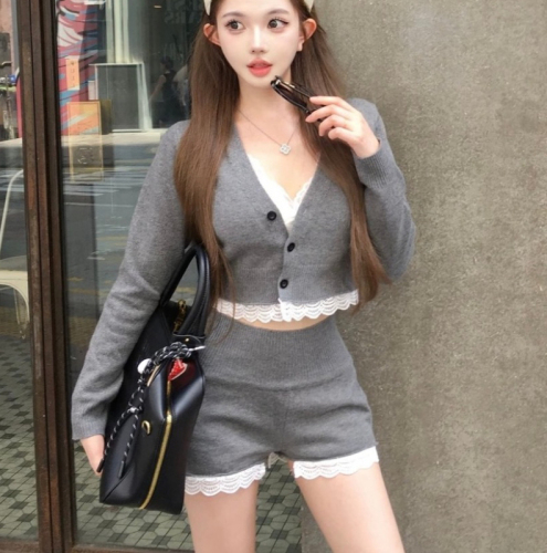 South Korea's Dongdaemun sweet heartba Guaiguai white lace long-sleeved sweater top shorts gray knitted suit