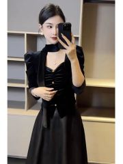 French Retro Square Collar Velvet Blouse for Women - 2024 Winter New Arrival Elegant and Slimming Puff Sleeve Long-Sleeve Top