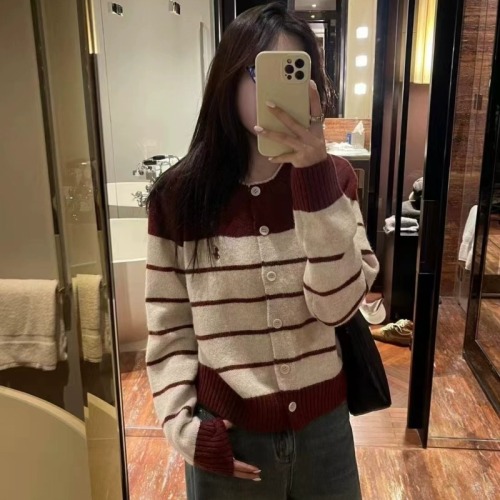 Korean style contrast stripe embroidered knitted cardigan for women 2024 autumn and winter new casual short soft waxy sweater top
