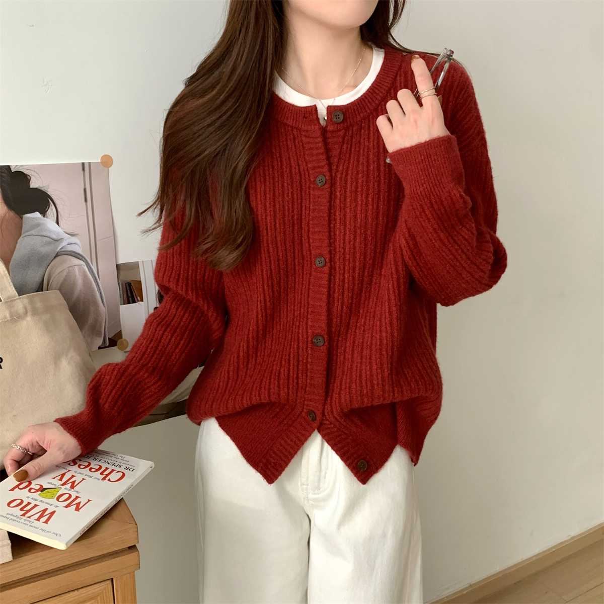 Actual shot of autumn and winter Korean style loose and versatile single-breasted round-neck arctic velvet sweater long-sleeved sweater jacket