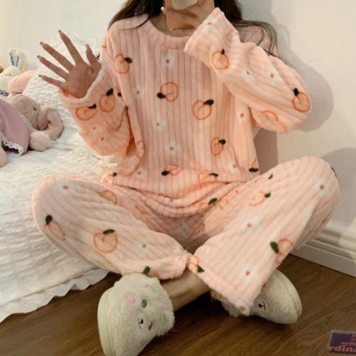 Actual shot ~ Autumn and winter new peach cartoon bear coral velvet warm home wear pajamas set for women