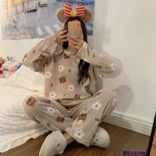 Actual shot ~ Autumn and winter new peach cartoon bear coral velvet warm home wear pajamas set for women