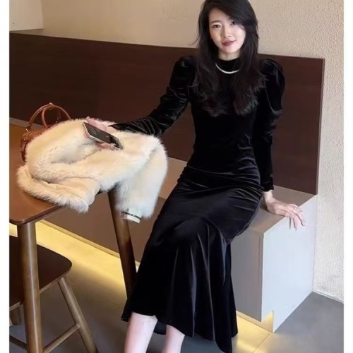 New autumn and winter bottoming French style high-end high-end body-shaping black velvet dress for women