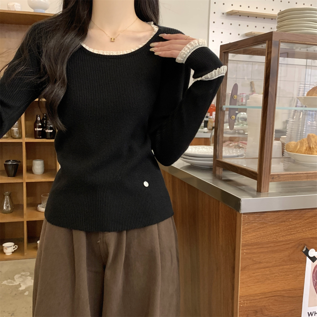 Real shot of autumn and winter Korean style round neck lace splicing slim design Andy velvet sweater base sweater