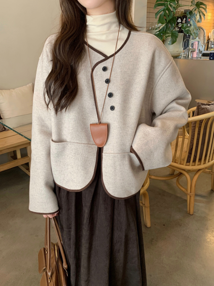 Actual shot of Korean style autumn and winter design dropped shoulder sleeves loose coat for women retro contrasting edge round neck woolen coat