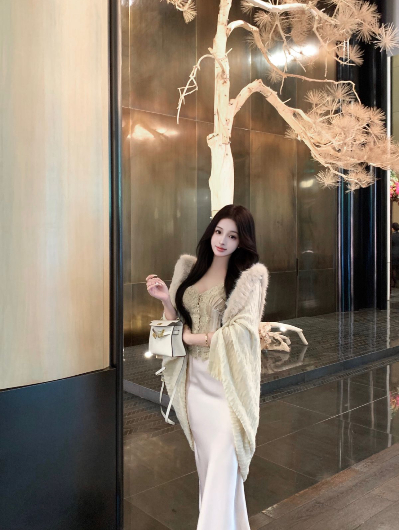 Really shot atmospheric autumn and winter heavy industry lace splicing suspender skirt + shawl jacket