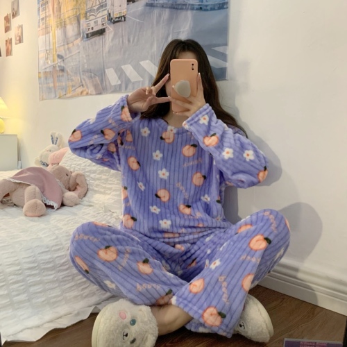 Actual shot ~ Autumn and winter new peach cartoon bear coral velvet warm home wear pajamas set for women