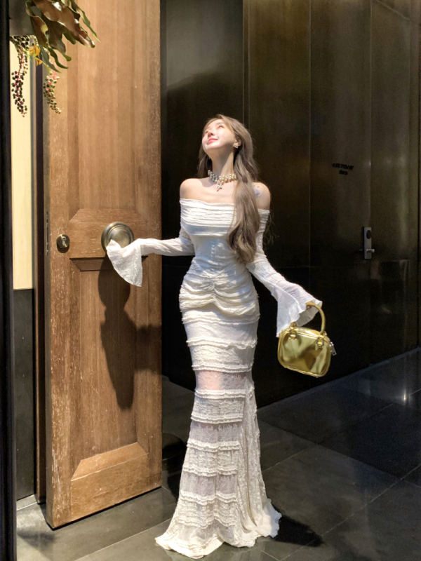 French Romantic Lace Spliced ​​One Shoulder Bell Sleeve Dress Slimming Mermaid Skirt