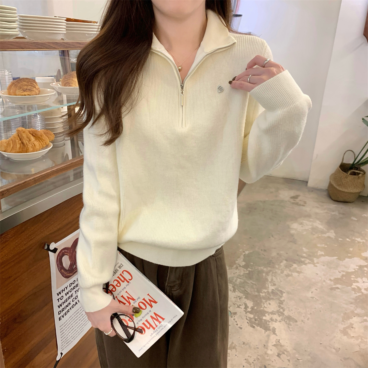 Real shot of autumn and winter Korean style loose zipper collar temperament Andy velvet sweater long-sleeved inner sweater top
