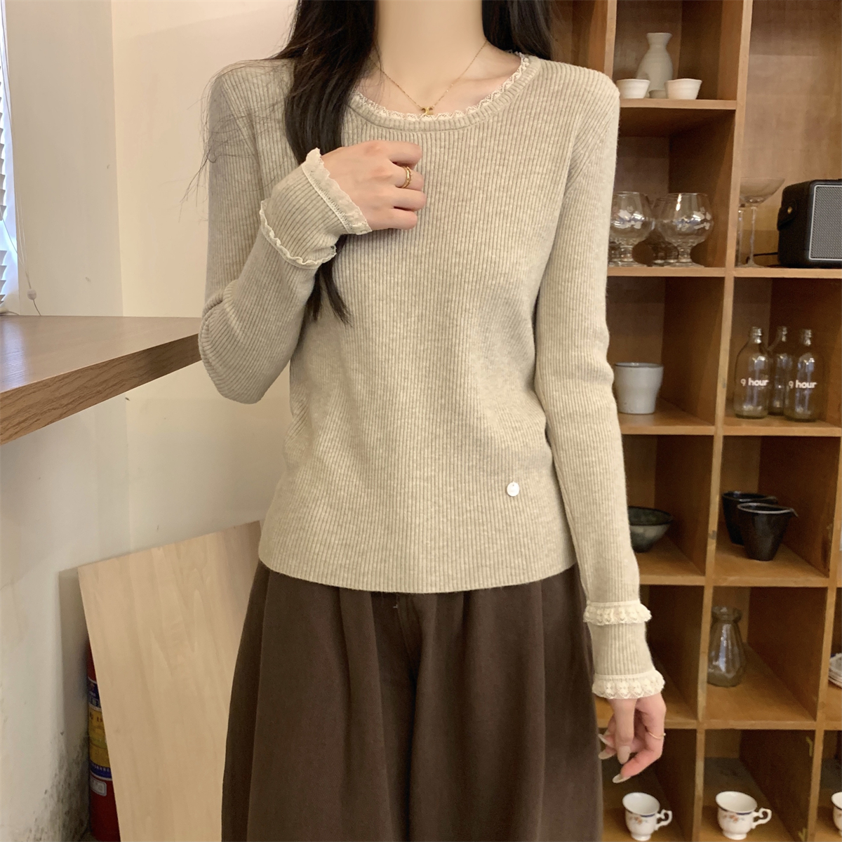 Real shot of autumn and winter Korean style round neck lace splicing gentle design Andy velvet sweater base sweater