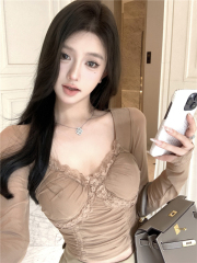 Sweet girly sexy lace long-sleeved T-shirt with padded breasts to show off her breasts