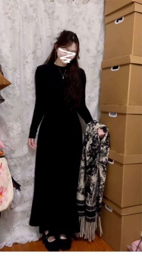 Hepburn style black long-sleeved knitted dress for women 2024 new autumn and winter coat with high-end long skirt