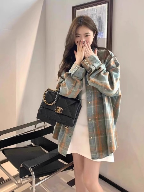 Early autumn French niche sweet loose lazy style small splash denim plaid striped shirt for women
