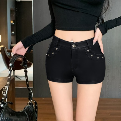 Photographed! American sweet and cool spicy girls' sexy high-waisted booty chain PU leather pants wide-leg hot shorts