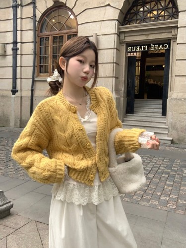 Real shot of retro soft waxy round neck long-sleeved twist sweater + lace stitching slimming bottoming shirt + corduroy wide-leg pants