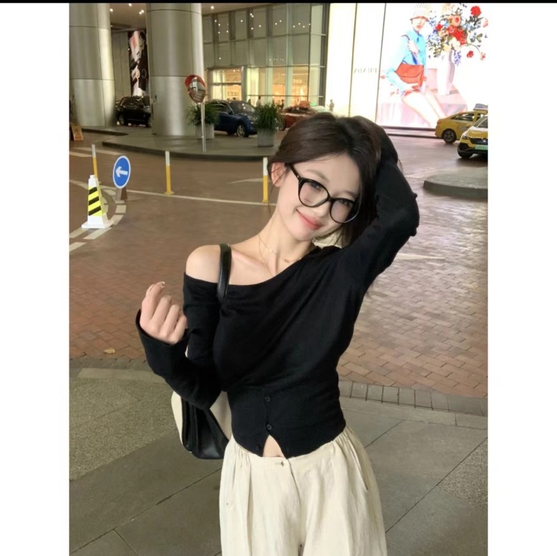 Relaxed Wearing Formula Irregular Sloped Shoulder Off-Shoulder Slimming Top