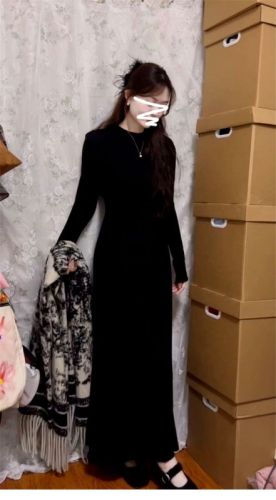 Hepburn style black long-sleeved knitted dress for women 2024 new autumn and winter coat with high-end long skirt