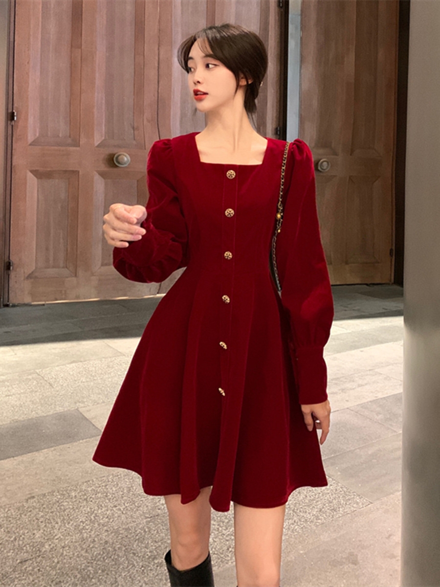 Autumn women's clothing 2024 new velvet petite temperament French short skirt fashionable belly-covering age-reducing dress