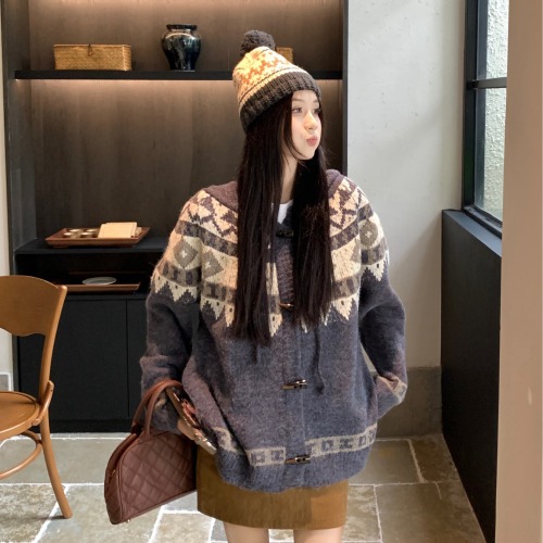 Real shot 2024 autumn and winter new Fair Isle vintage alpaca horn button cardigan sweater thickened jacket