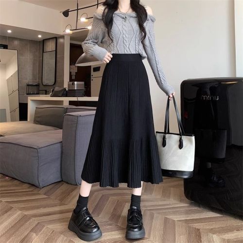 Retro knitted skirt for women 2024 new autumn and winter thickened high-waisted slimming pleated temperament a-line fishtail skirt