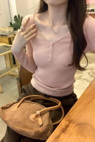 Real shot of autumn and winter V-neck inner and outer wool sweater for women 2024 temperament, high-end and exquisite long-sleeved top