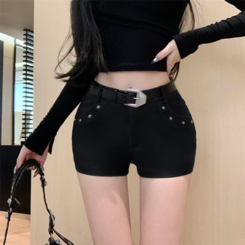 Photographed! American sweet and cool spicy girls' sexy high-waisted booty chain PU leather pants wide-leg hot shorts