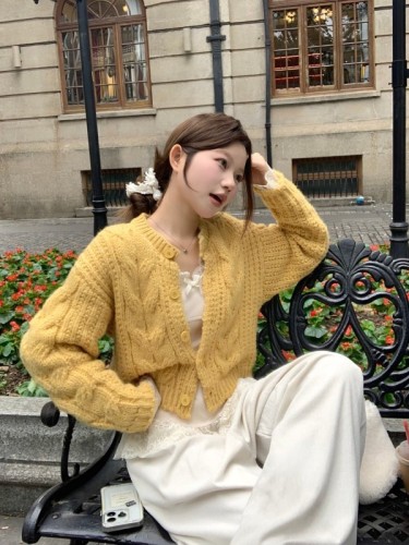 Real shot of retro soft waxy round neck long-sleeved twist sweater + lace stitching slimming bottoming shirt + corduroy wide-leg pants