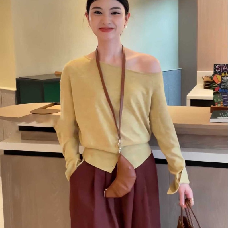 Plus size fat girl design slant collar off-shoulder long-sleeved sweater for women 2024 new early autumn buttoned shoulder top