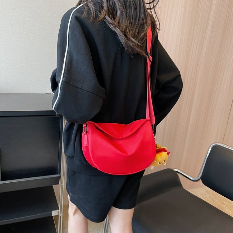 This year's popular small bag women's new trendy red crossbody bag women's casual sports shoulder bag versatile dumpling bag