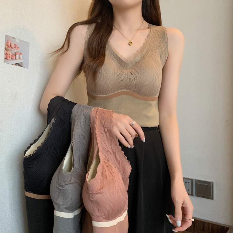 Plus size autumn and winter new German velvet thermal vest for women with breast pads, lace underwear and velvet bottoming shirt for women