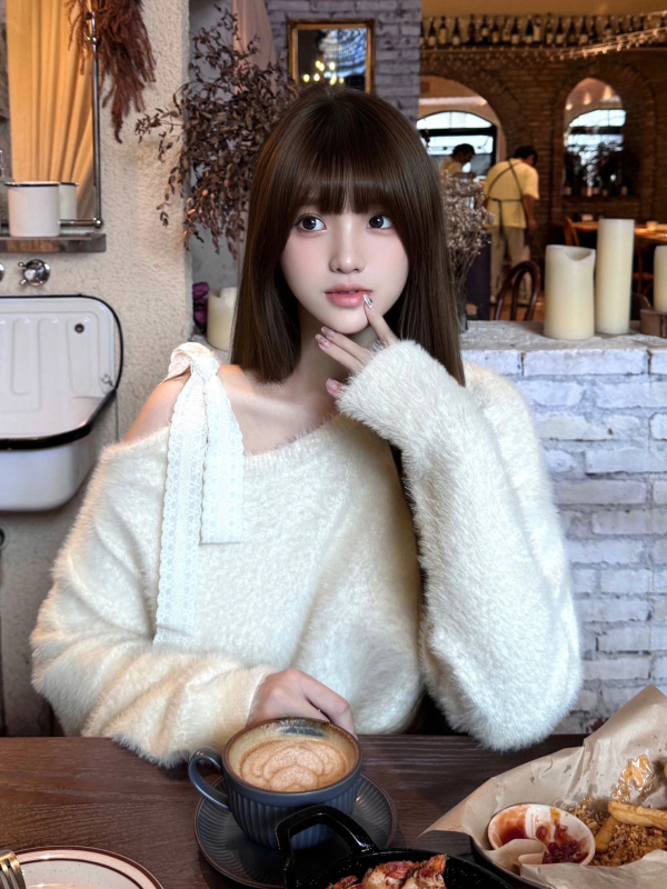 Soft and waxy butterfly off-shoulder sweater for women in autumn and winter with design splicing loose and lazy style top