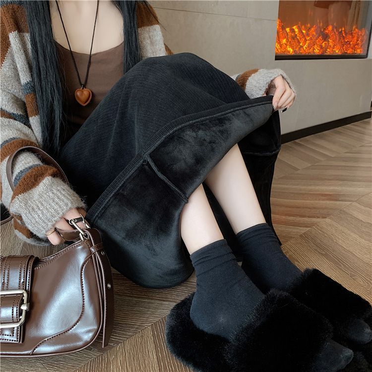 Chenille corduroy plus velvet high-waisted slimming skirt with slits 2024 autumn and winter new style A-line skirt that covers the belly and covers the hips