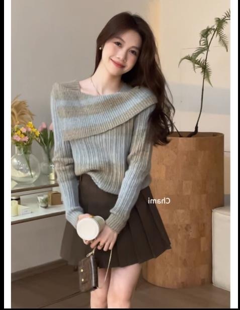 Taiyuan Autumn contrasting color gradient design faux one-line collar pullover sweater + skirt